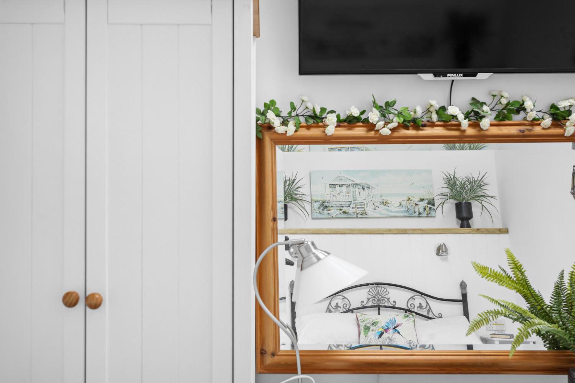 The Boathouse - Panoramic Sea View Retreat, Near Town, Marina & Beach, With Parking Holiday home Torquay