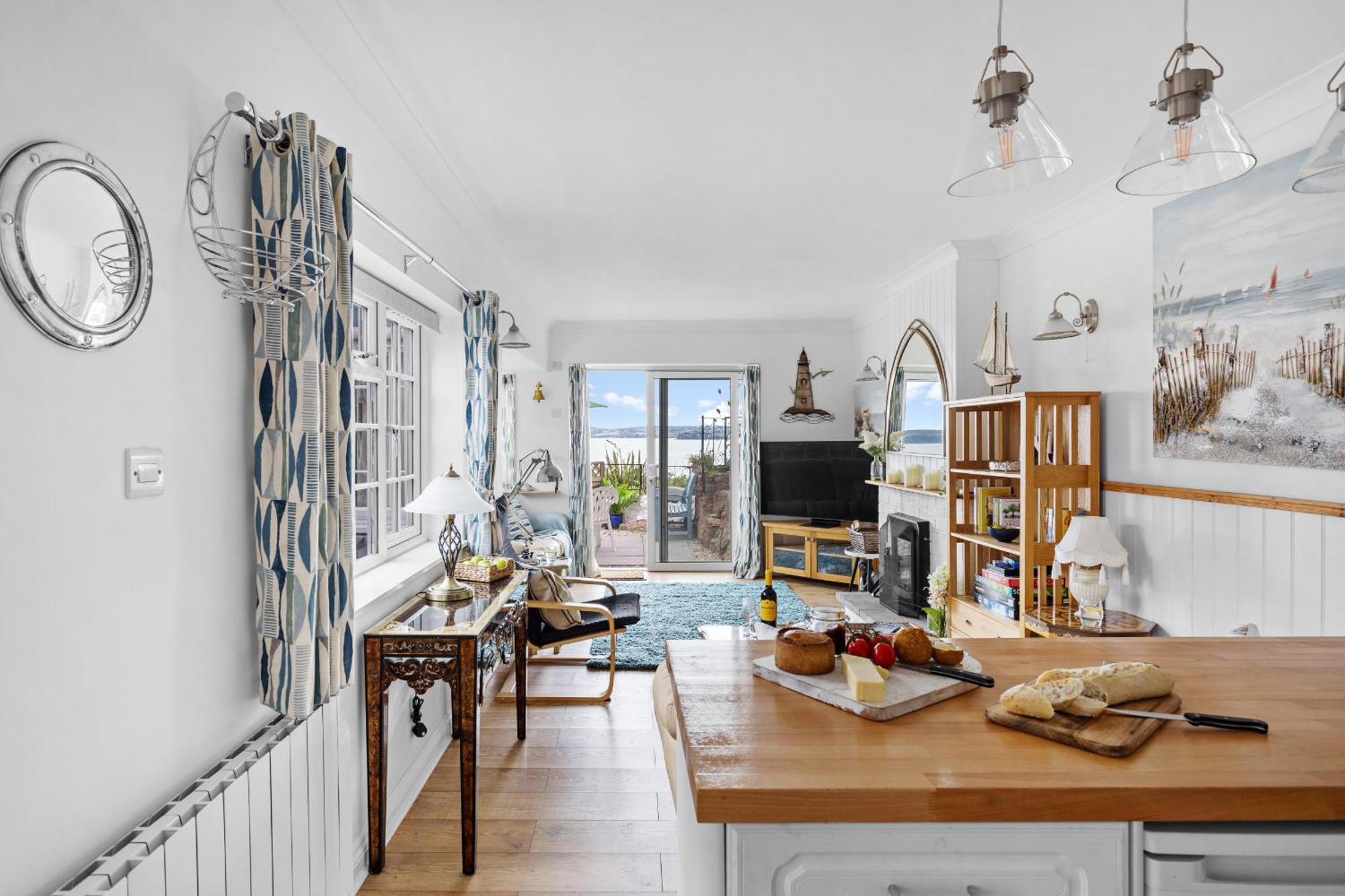 Holiday home The Boathouse - Panoramic Sea View Retreat, Near Town, Marina & Beach, With Parking Torquay
