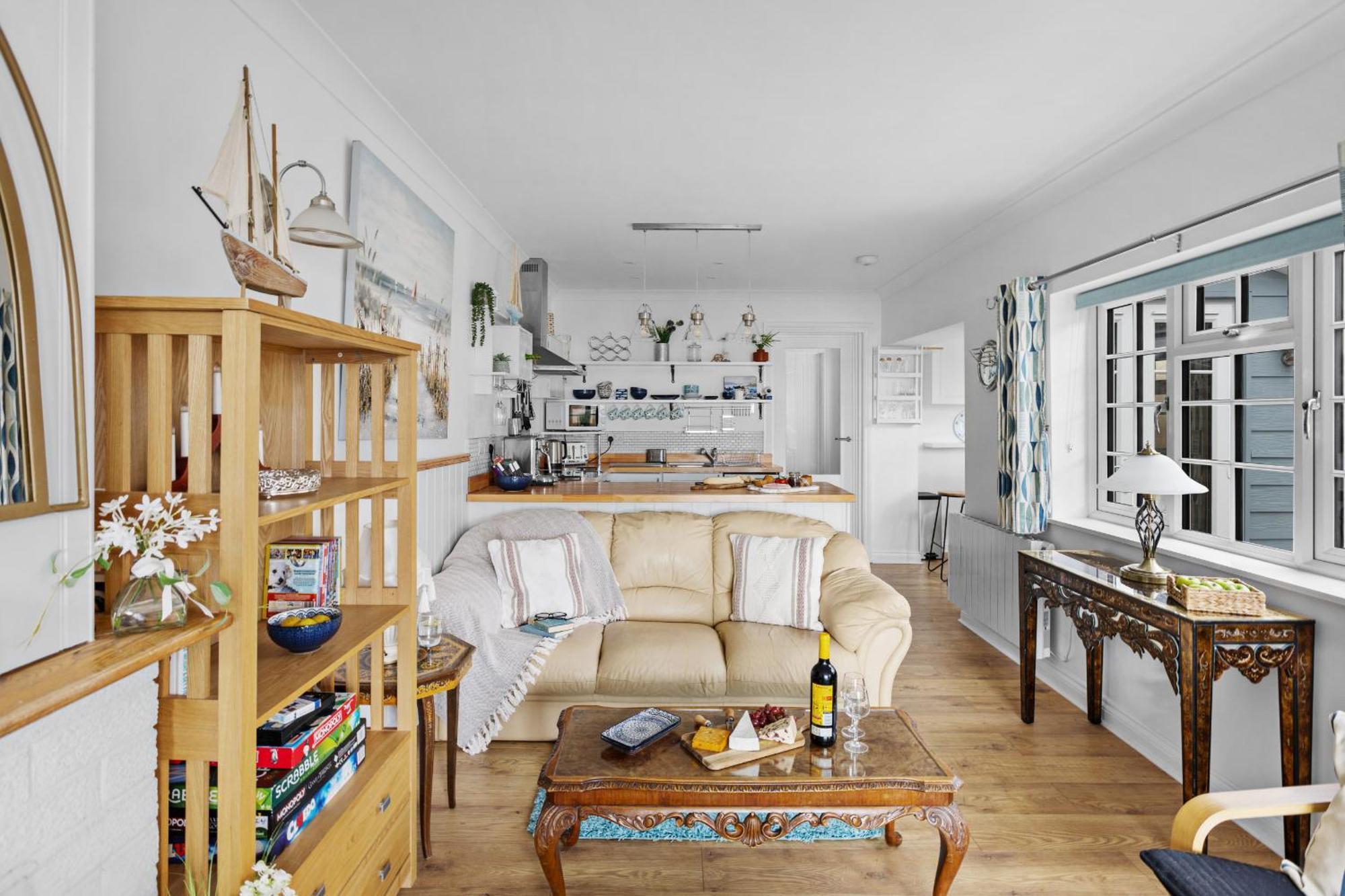 The Boathouse - Panoramic Sea View Retreat, Near Town, Marina & Beach, With Parking *